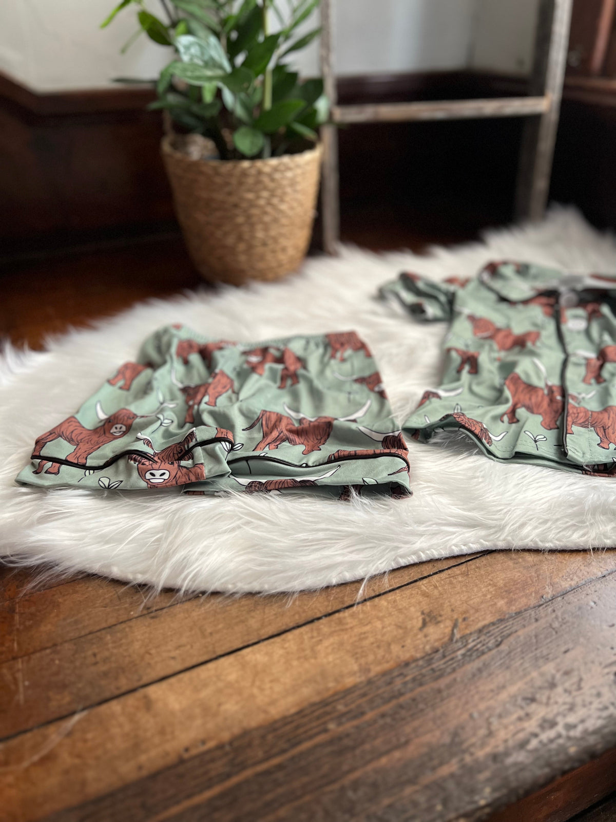 Western Highland Cow Short Sleeve Pajama Set-Briar & Ivy